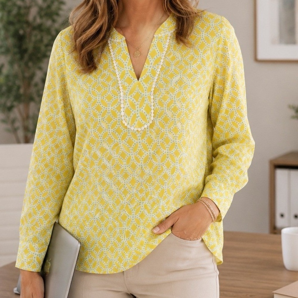 Crown & Ivy Yellow Geometric Lattice Print 100% Cotton Top Split V-Neck Large